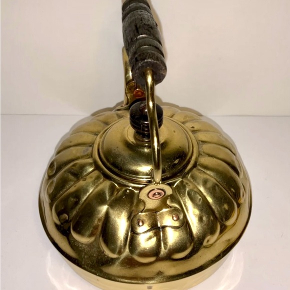 Antique Rare 1800’s Brass Tea Kettle With Wooden Handles - Picture 6 of 11